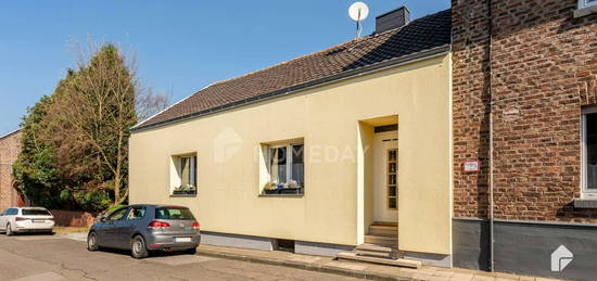 Charmantes Einfamilienhaus mit einladender Terrasse und malerischem Hof