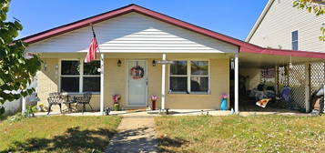 718 S 3rd St, De Soto, MO 63020