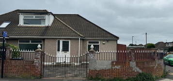 Bungalow to rent in Bedfont Close, Feltham TW14