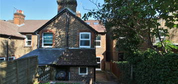 4 bed end terrace house to rent