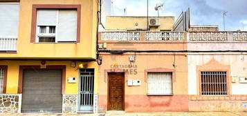 Chalet adosado en venta en calle Santander, 42