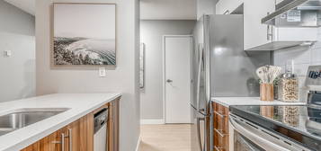 Windsor Arms, 11610 100th Ave NW, Edmonton, AB T5K 0K1