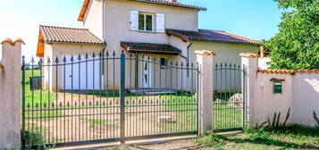 Maison  à louer, 5 pièces, 4 chambres, 111 m²