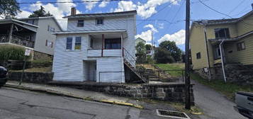 702 Maple St, South Fork, PA 15956