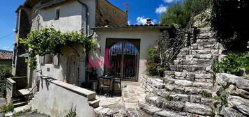 Maison de village rénovée et un terrain avec vue