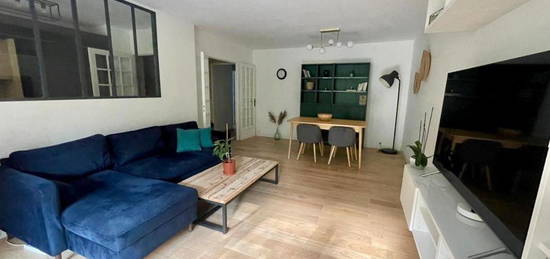 Studio meublé  à louer, 1 pièce, 12 m², Étage 1/–