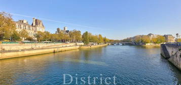 Ile de La Cité - Superbe vue sur Seine et l'Hôtel de Ville pour cet appartement de réception de  115m²