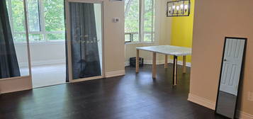 5 Lisa St UNIT 309, Brampton, ON L6T 4T4