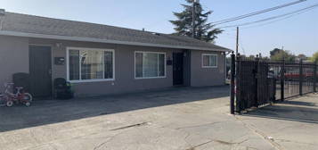 498 Douglas Ave, Oakland, CA 94603