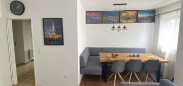 Gepflegte 2,5-Raum-Wohnung mit Balkon und Einbauküche in Bodenheim