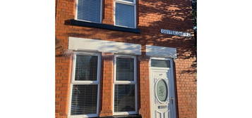 2 bed end terrace house to rent