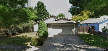 1361 Clearwater Dr, Medford, OR 97501