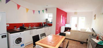 6 bedroom terraced house