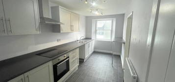 Maisonette to rent in Fore Street, Callington PL17