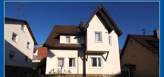 2-Familienhaus mit Ausbaupotential u. 5 Stellplätzen in zentraler Lage in Blaustein!