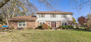 595 Hawthorne Dr, Carmel, IN 46033