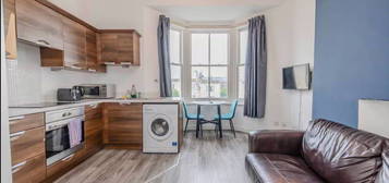 Flat to rent in 29 Clarence Square, Brighton BN1