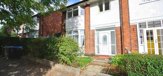 4 bed semi-detached house to rent