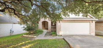 204 E  Creekview Dr, Fredericksburg, TX 78624