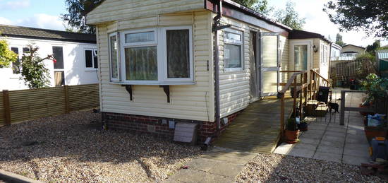 Mobile/park home for sale in Penton Park, Mixnams Lane, Chertsey KT16