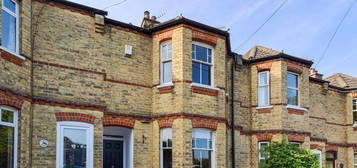 Terraced house to rent in Gordon Road, Sevenoaks TN13