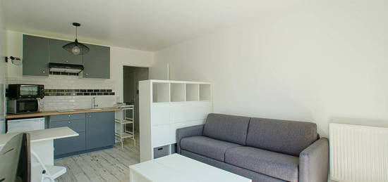 Studio meublé  à louer, 1 pièce, 24 m², Étage 2/3