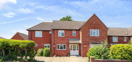 4 bedroom detached house to rent