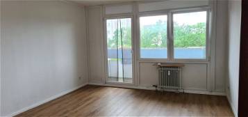 Renovierte 2-Zimmer-Wohnung mit großem Balkon - Adolf-Diesterweg