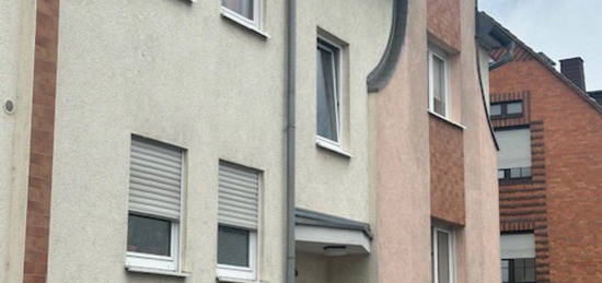 Helle, teilmöblierte 2 Zimmerwohnung mit Balkon und Stellplatz