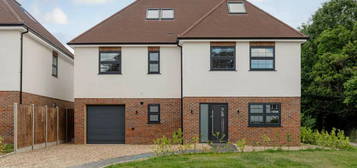 5 bedroom detached house