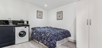 Flat to rent in Upper Tooting Road, London SW17