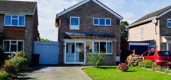 3 bedroom link detached house for sale