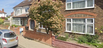 3 bed flat to rent