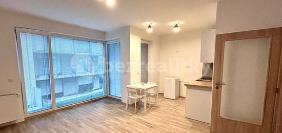 Pronájem bytu 1+kk 35 m², Emy Destinové,