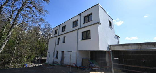 Erstbezug! Neubauwohnung mit 2 Terrassen, Personenaufzug und Autostellplatz!