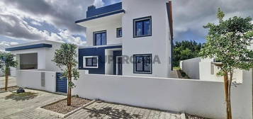 Casa / Villa T4 em Silveira de 260,00 m²