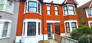 4 bedroom terraced house to rent