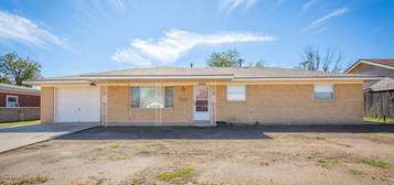 2004 W  Juniper St, Roswell, NM 88203