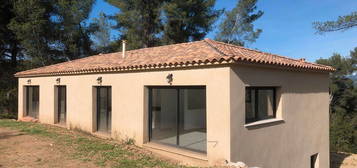 Location maison neuve 4 pièces 100 m2 Aubagne (13400)