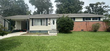 702 Maple St, Jacksonville, NC 28540