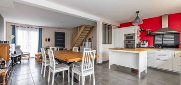 Maison 2 étages  à vendre, 5 pièces, 3 chambres, 118 m²