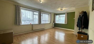 2 bedroom maisonette