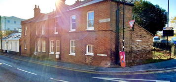 6 bedroom terraced house