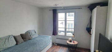 Studio Paris 18, Particulier, Abbesses-Lepic-Montmartre, Excellent état, Meublé et entièrement équipé, internet, 17 m2, 800 CC