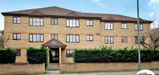 Flat to rent in Park View Road, Welling DA16