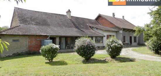 PROCHE SAINT-GERMAIN-DU-BOIS (71), À VENDRE MAISON DE CAMPAGNE 100 m², dépendances, terrain