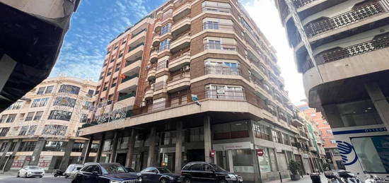 Piso en venta en Calle Maestro Albeniz, 12, Centro