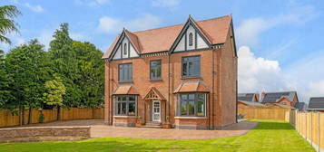 5 bedroom detached house for sale