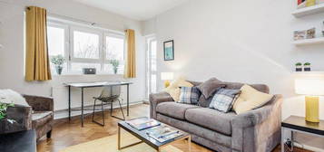 Flat to rent in Studley Road, London SW4