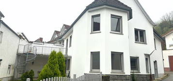 Großes 1-2 Familienhaus mit kleinem Garten